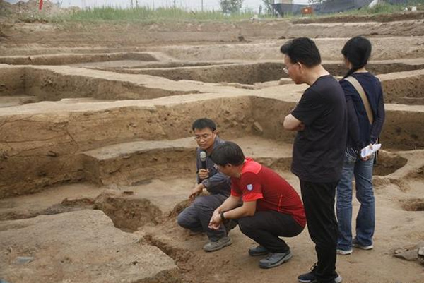 勝坨鎮海北村海北遺址考古工地現場